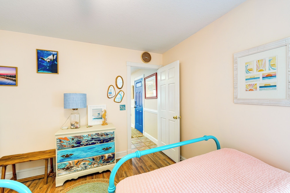 Hot Tub & Bay Views: Kill Devil Hills Haven!