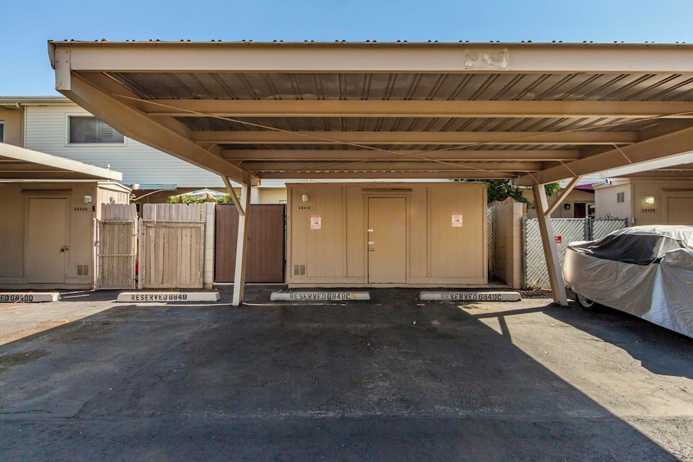 Walk to Old Town & Giants Stadium! Unit w/ Pool