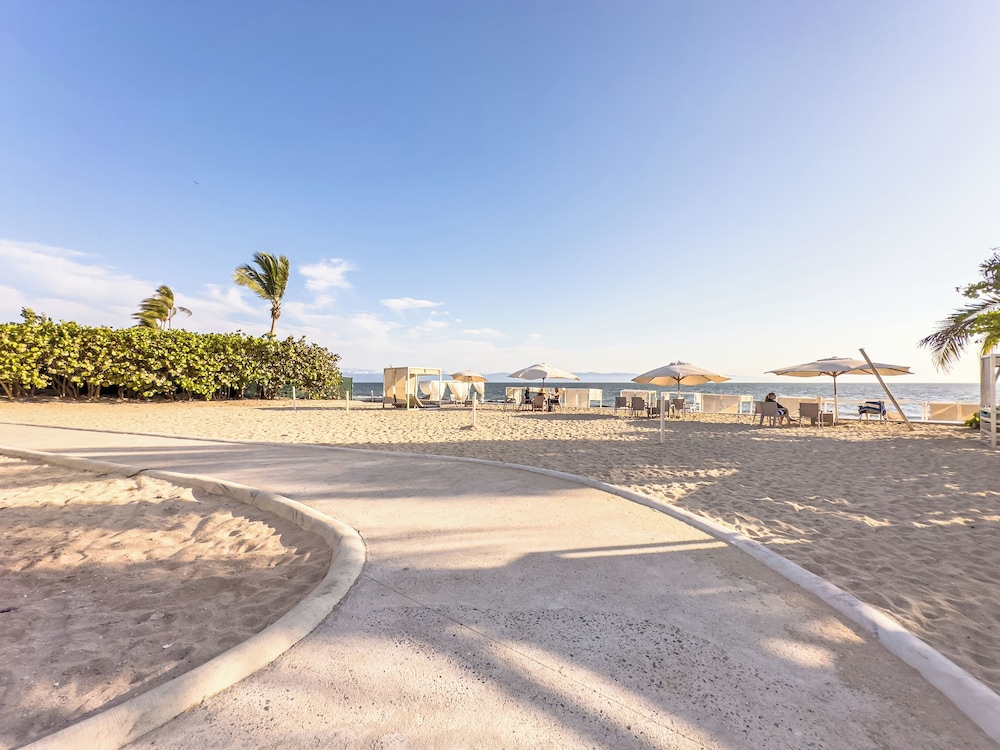 ARIA Residence Beachfront luxury