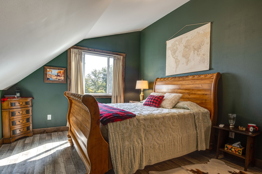 'eagle Crest Lodge' - Large Group Getaway! view 3