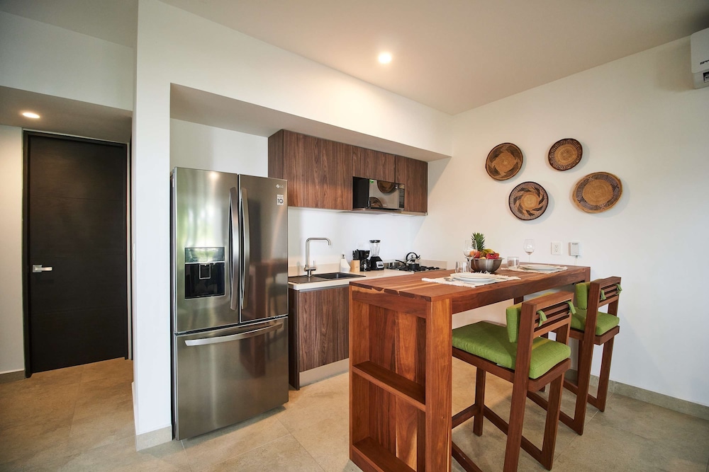 Amazing Apartment With Pools Gym BBQ Yoga Deck