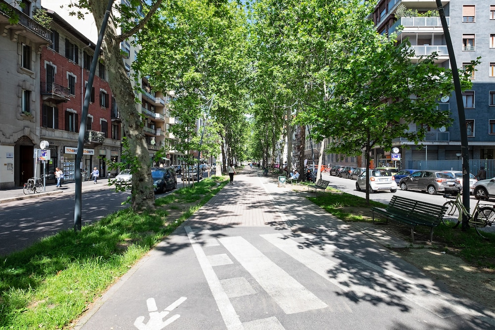 JOIVY Lovely Flat For 4 W/Balcony Near Porta Romana