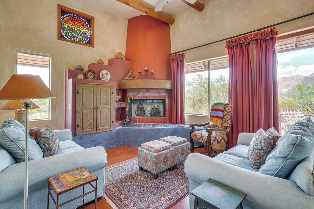 Chic Tucson Casita w/ Deck & Panoramic Views!