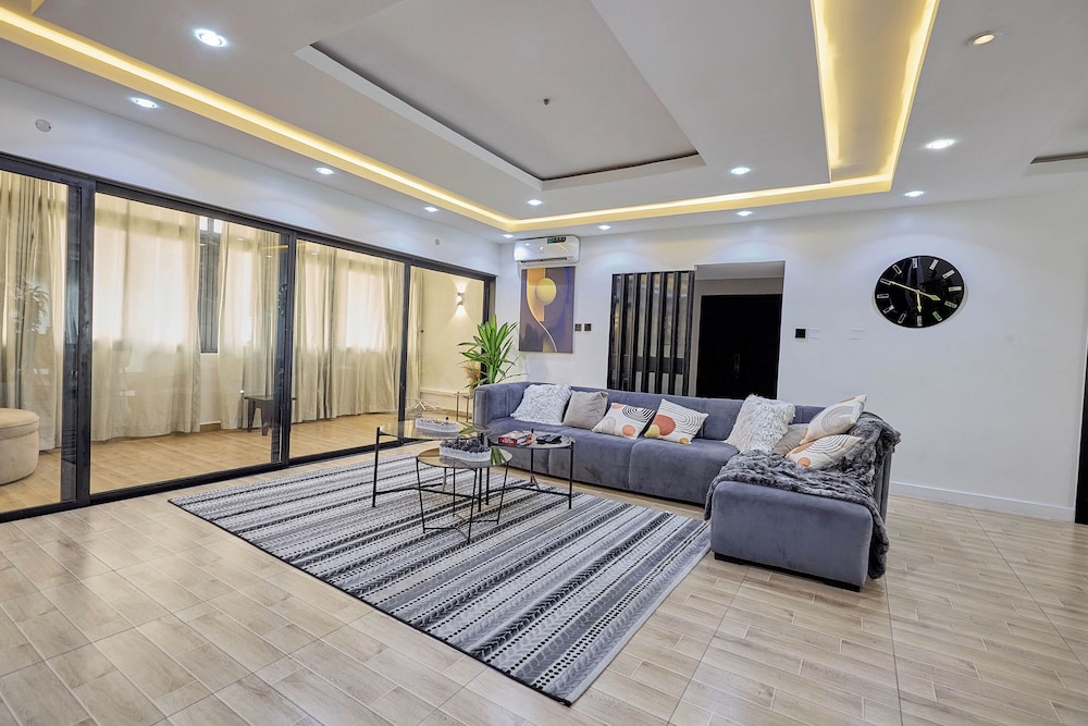 TOP LOFT 3 BED PENTHOUSE APARTMENT