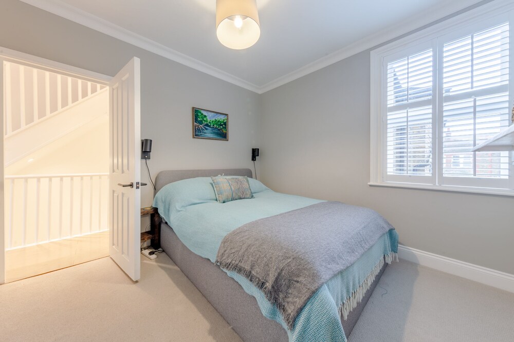 Stunning 2 Bedroom Flat With a Garden in Barnes
