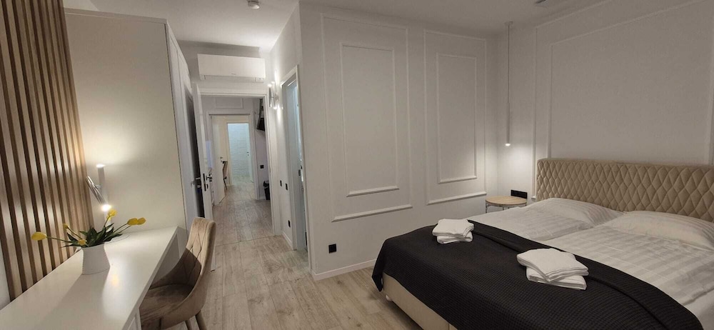 Anita's mansion
