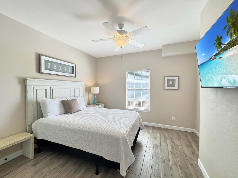 Pass Time - Beachfront for 24