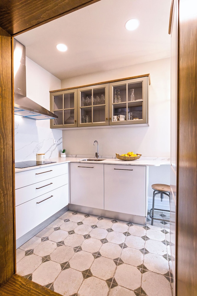 Wonderful 5-bedroom Apart in Granada. Recogidas II