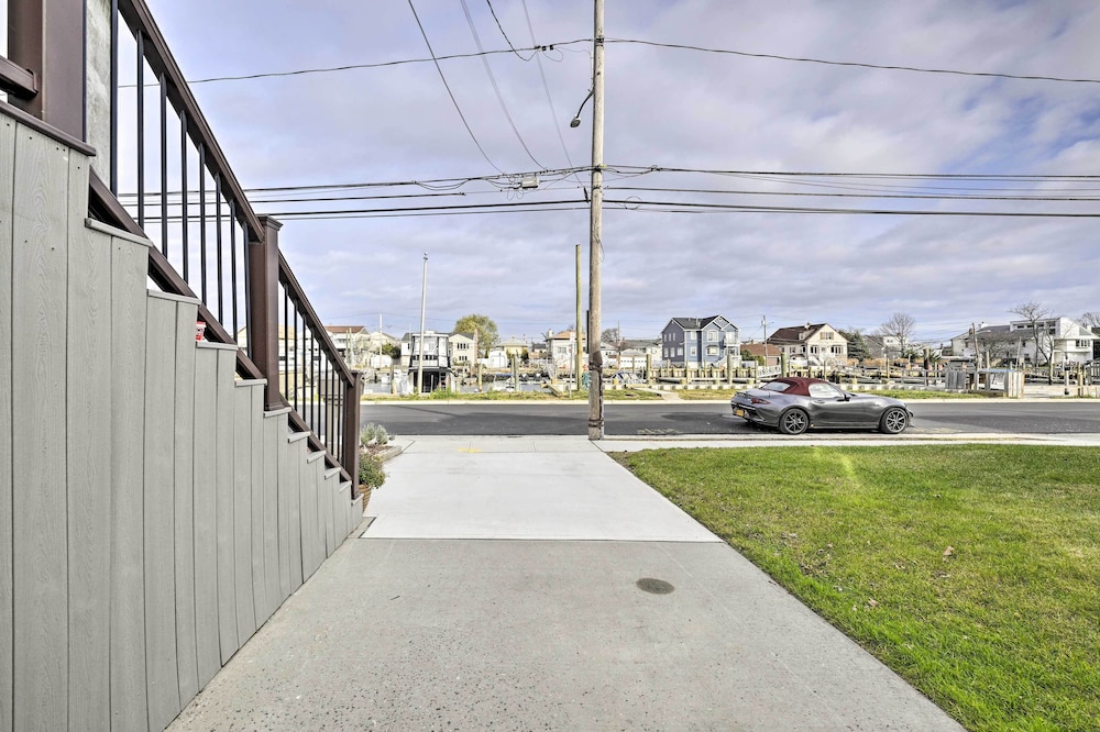 Island Park Couple's Escape 1 Mi to Beach! - Property Image 9