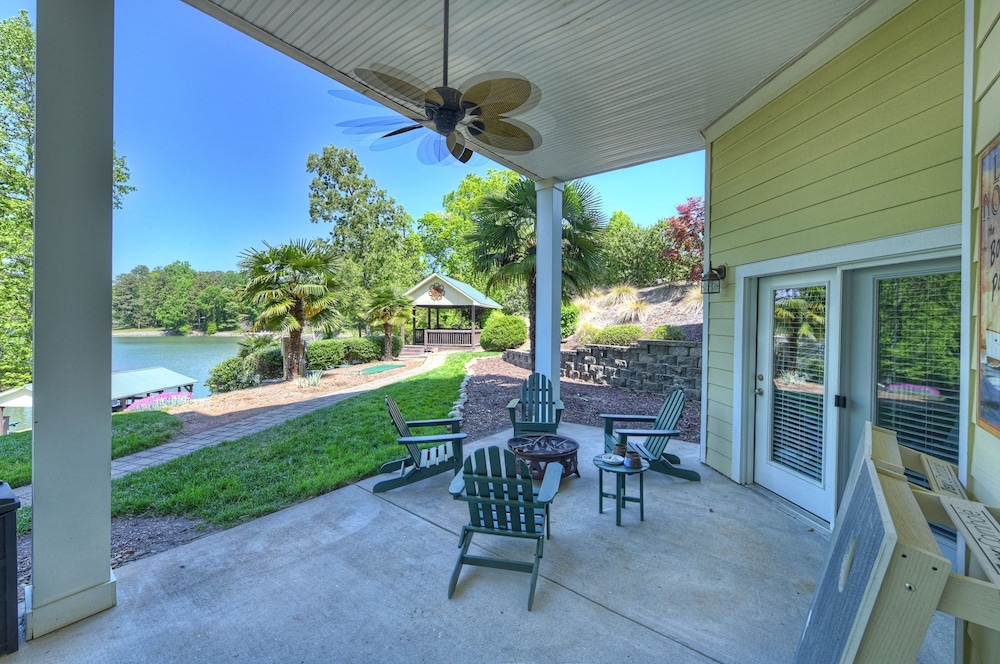 Jake s Lake House by Avantstay Lake Gazebo