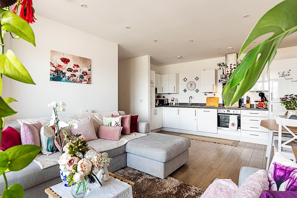 Stylish Canary Wharf Retreat For 2
