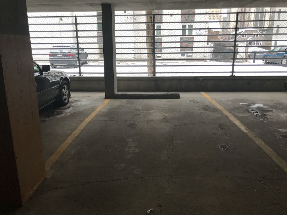Corporate Suites of Calgary - Eightwelve