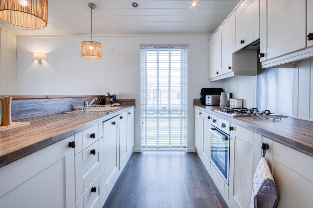 Swallow Lodge - 3 Bedroom Lodge - Wisemans Bridge