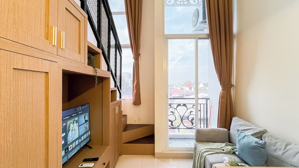Quiet And Strategic Studio Loft At Apple 1 Condovilla Apartment