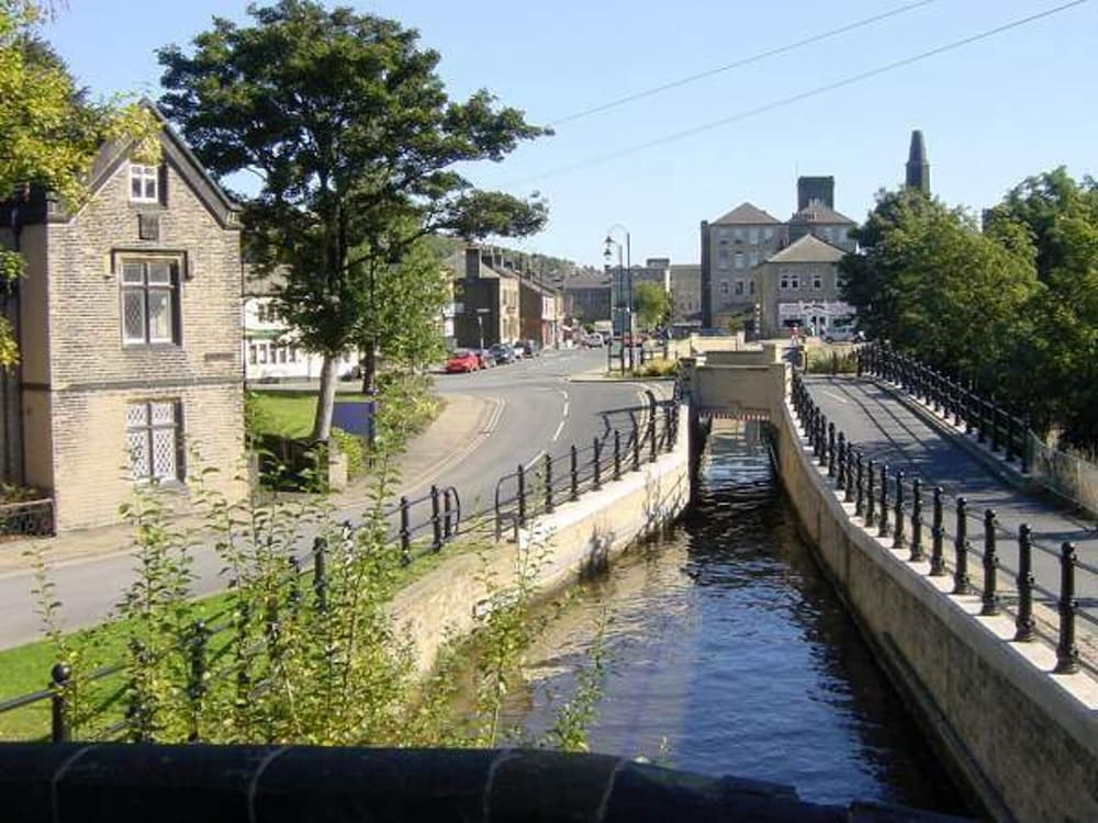 Cozy Sleep 5 Hudds Base -work/travel, Free Parking
