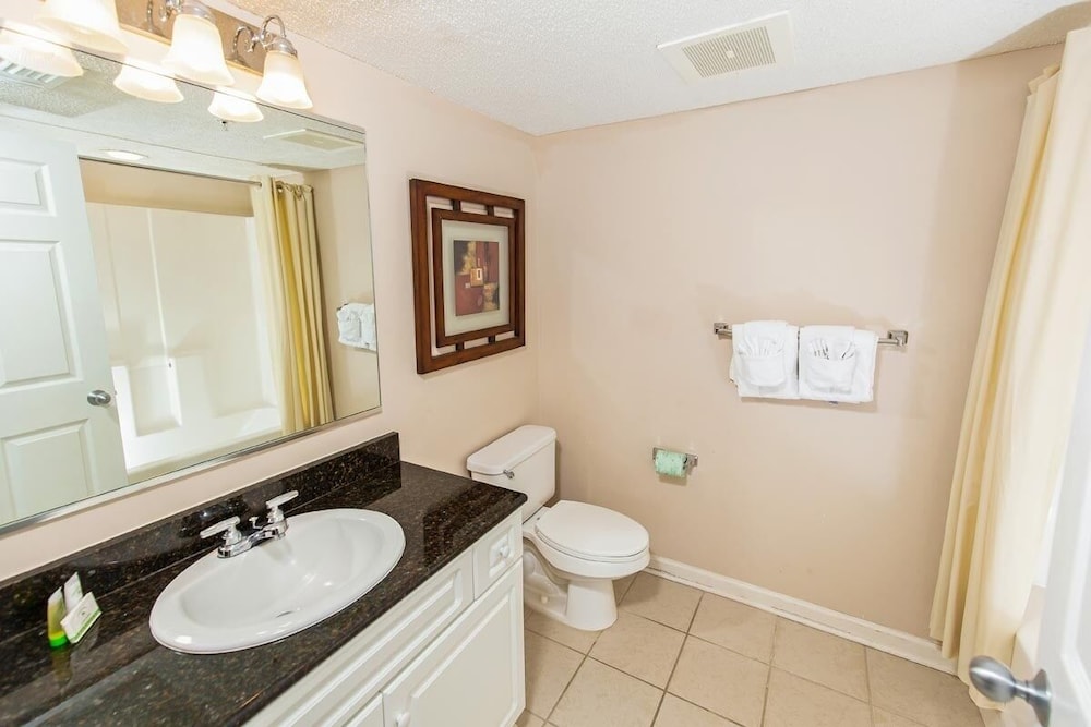 Yacht Club 2-805 3 Bedroom Condo