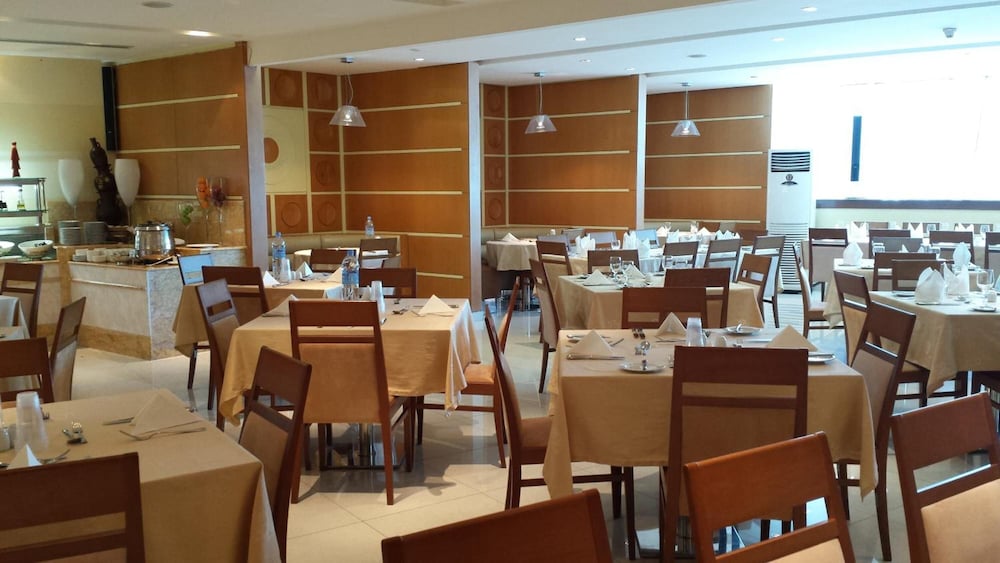 Abu Dhabi Vacations - Al Jazira Club Hotel - Property Image 3