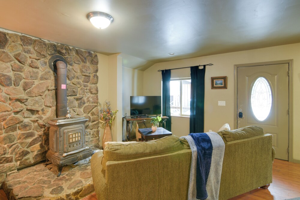 Fire Pit & Trails On-site: Butte Meadows Retreat!