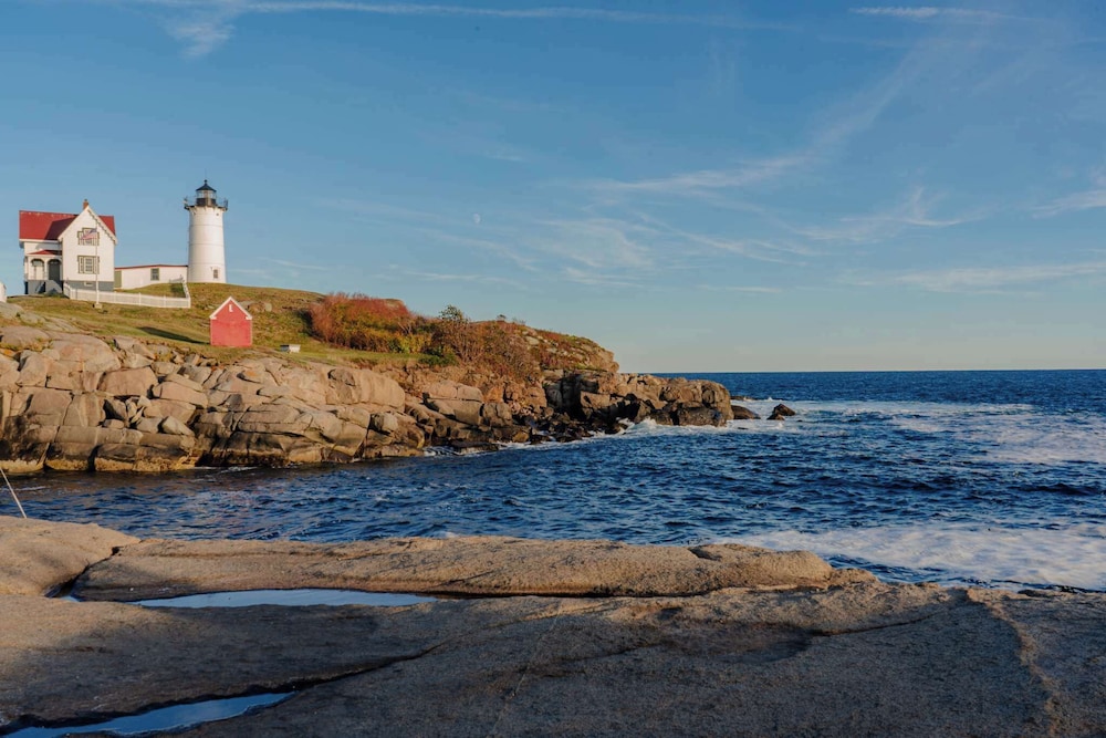 Nubble View Home for 10