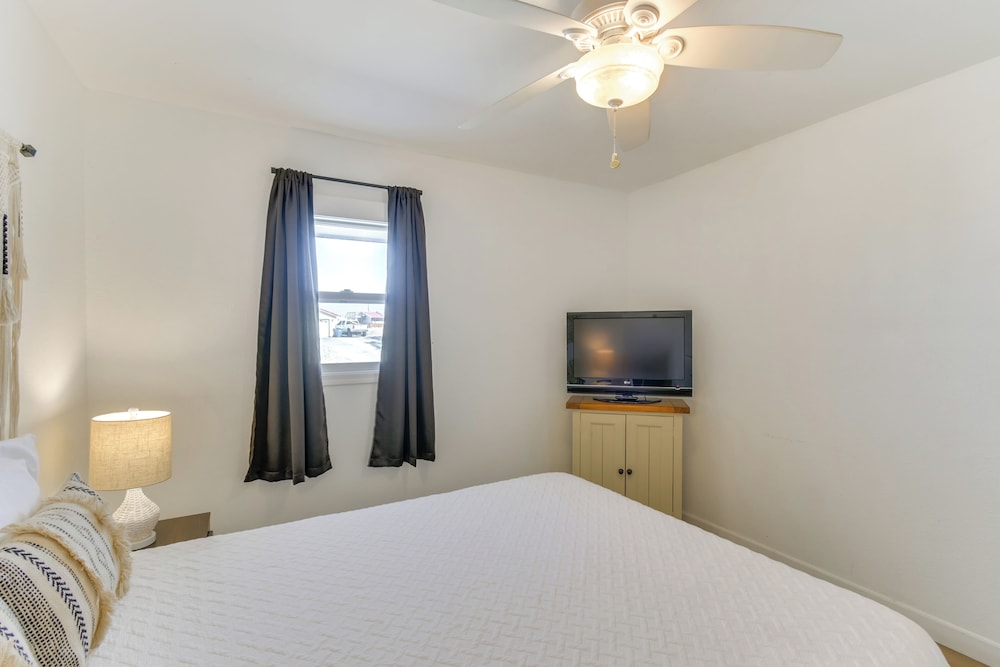 Water Views & Close to Beach: Home in Lake Havasu
