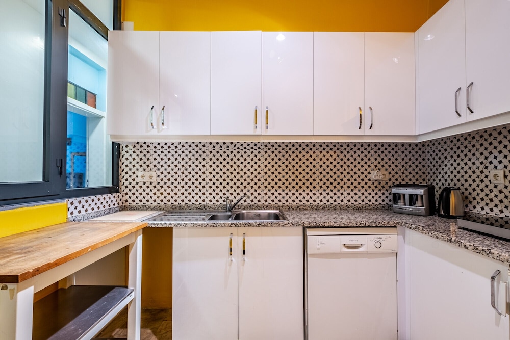 Stylish Flat With Excellent Location in Beyoglu
