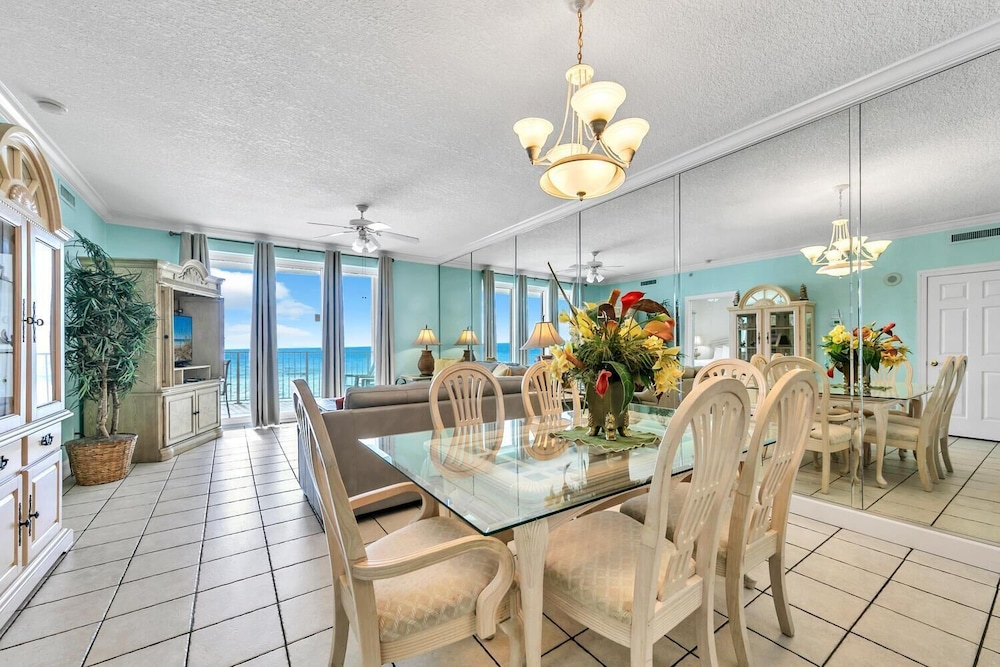 Twin Palms 702