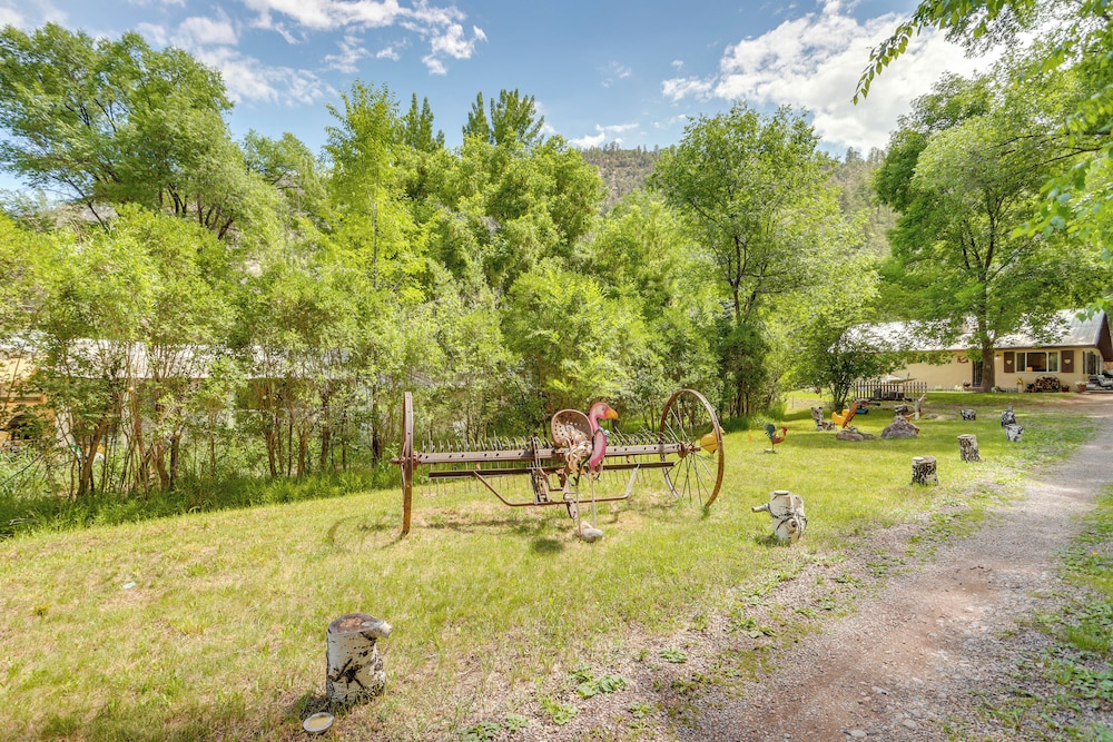 Hike On-site: Mountain-view Hideaway in Durango