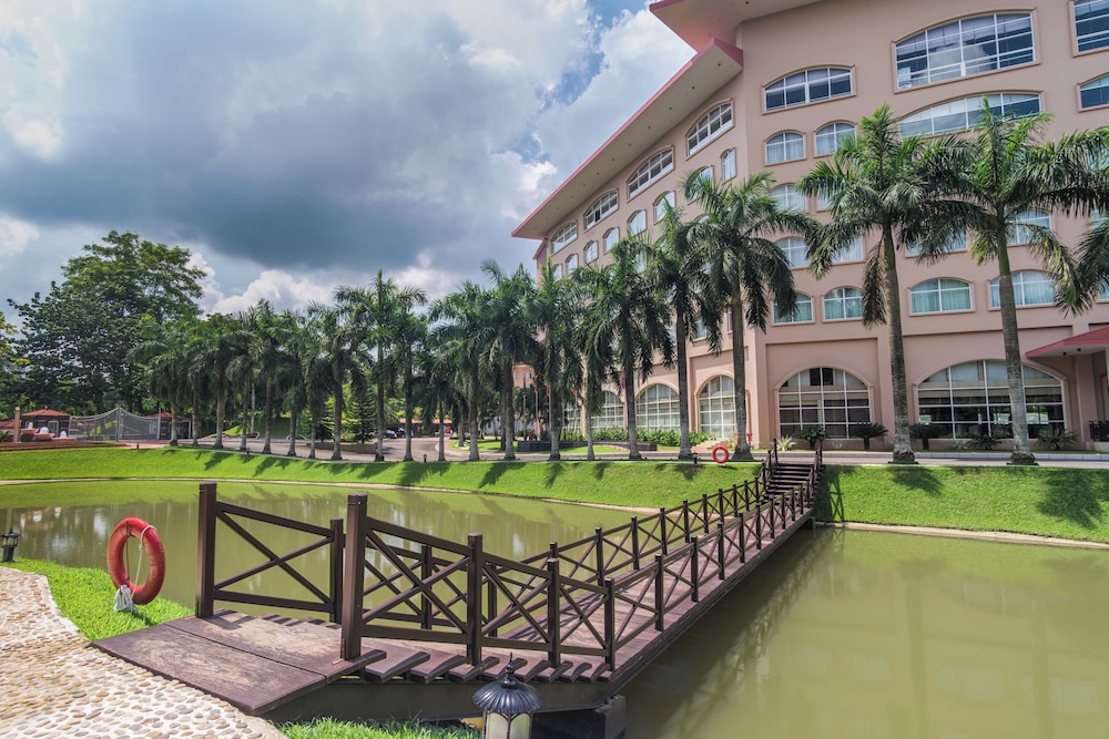 Grand Sultan Tea Resort & Golf
