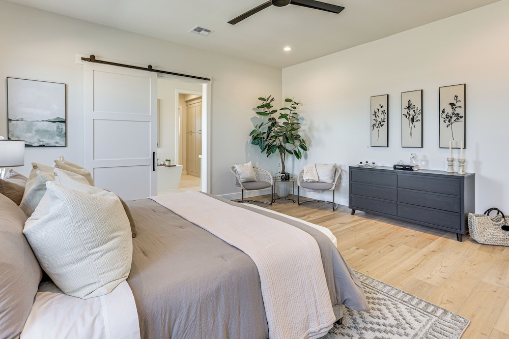 Near Golf - Gem w/ Funished Patio in Chandler!