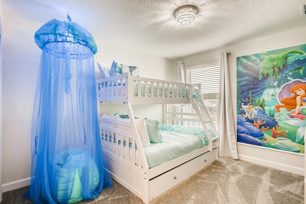 8908 CC - 5BR Luxury Home: Private Pool