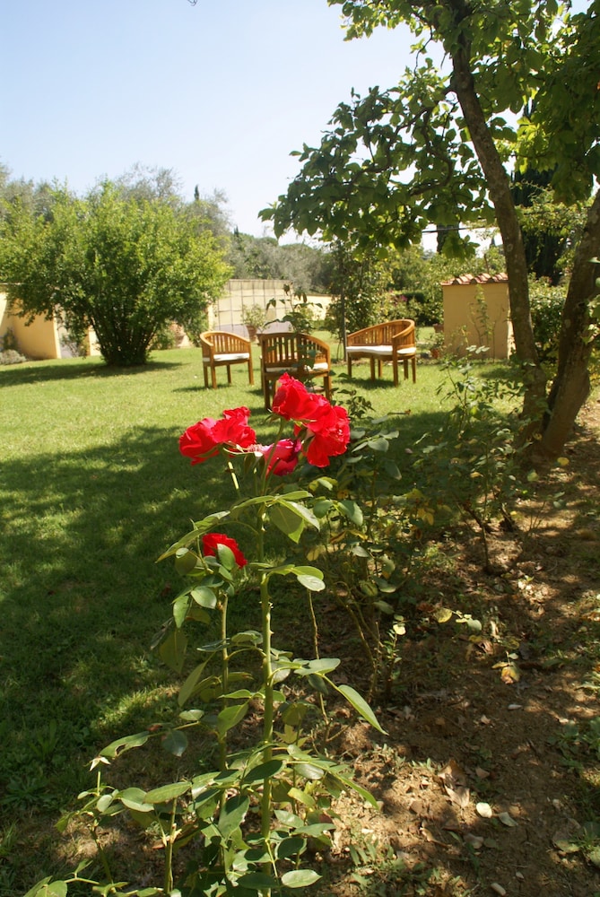 Ape Rosa Relais