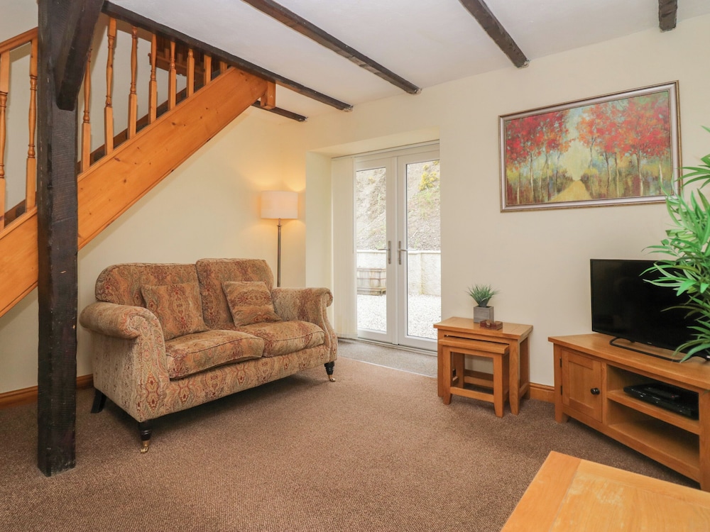 Riverside Cottage No 5