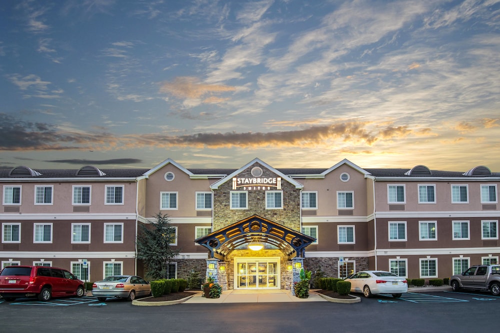 Hotel Staybridge Suites Allentown West, an IHG Hotel - Image 1