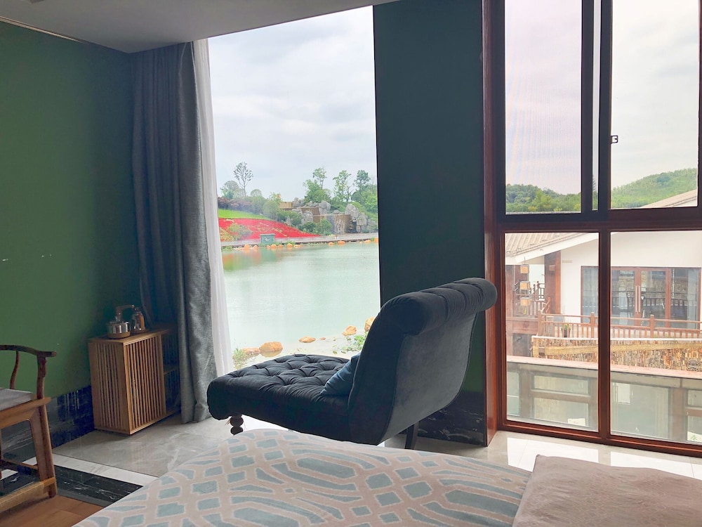 Qiancuihang Art Hotel view 5