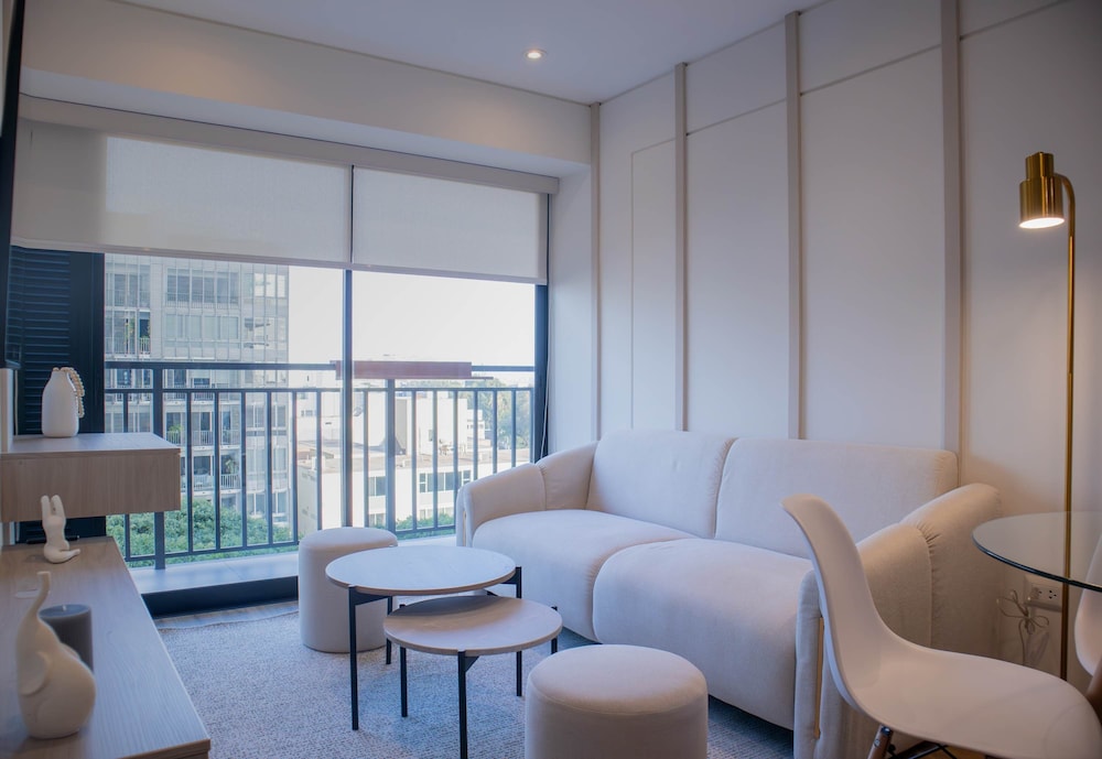 w Amazing 2BR w Balcony in San Isidro