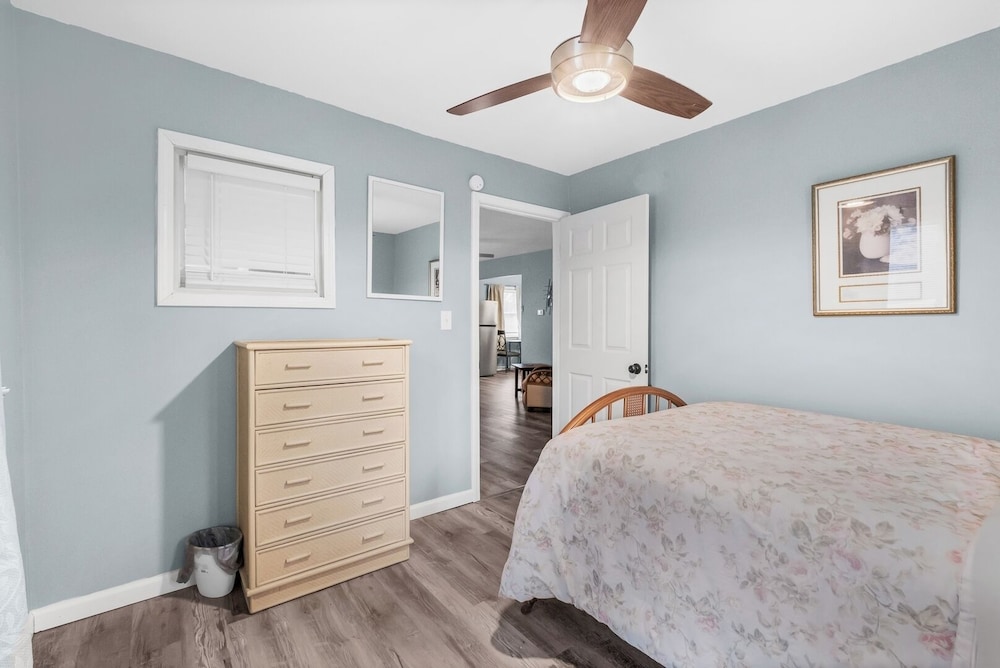 Cozy 2BR Home: With Lake Access & Work Space