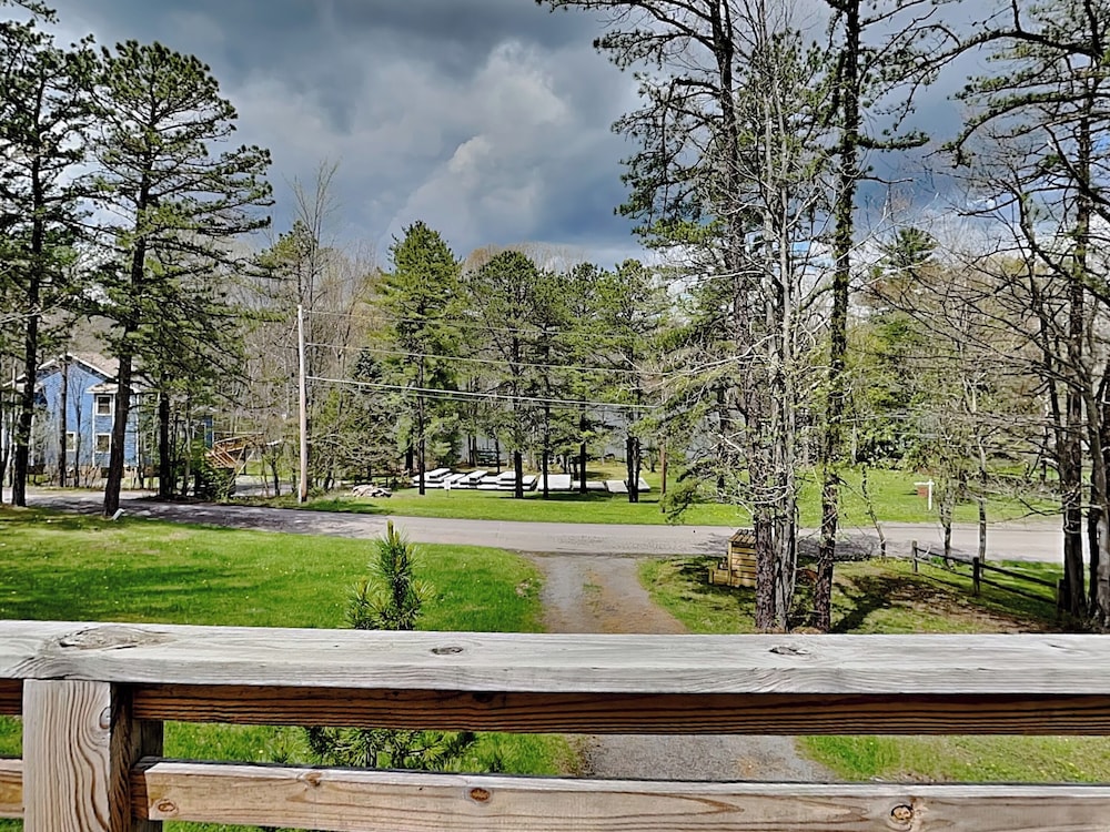 Lil' Cove in Paradise by Taylor Made Deep Creek