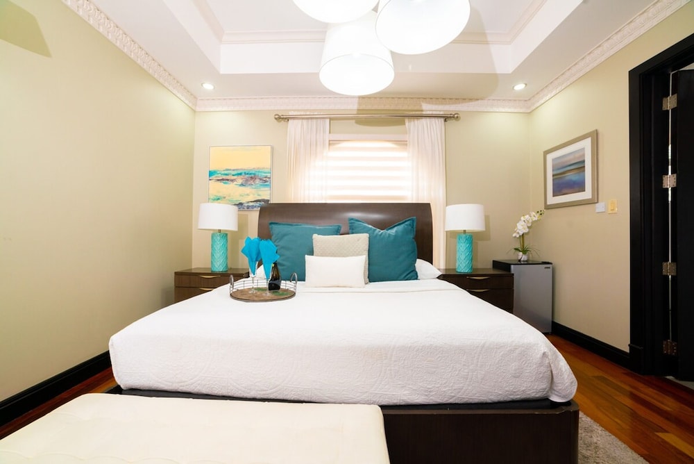 Orchids Palms Luxury Villa Pool Chef Hot Tub Airport Pickup