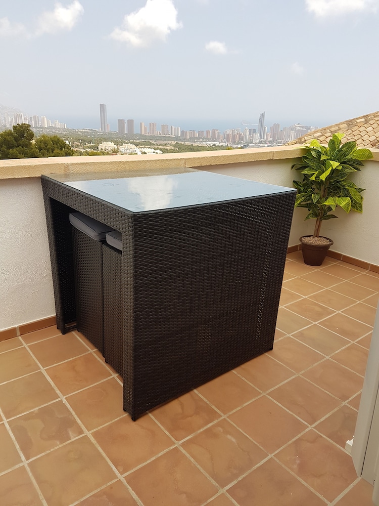 House - Sleeps 6 With Stunning Views