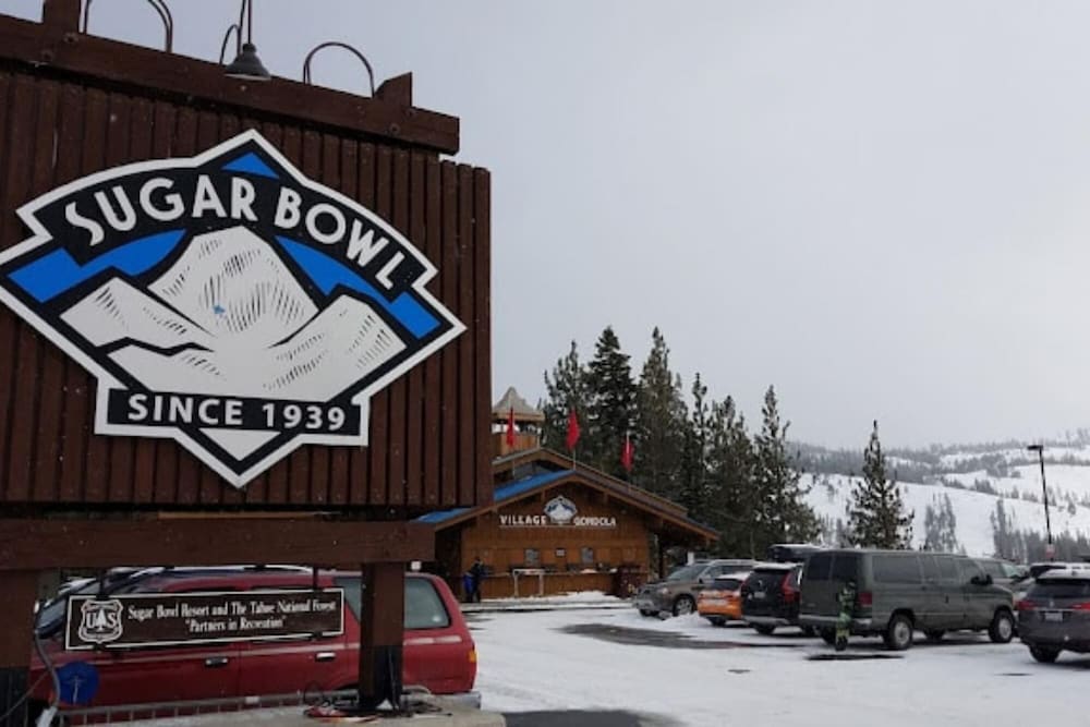 Luxury Retreat Home w Hot Tub - Property Image 60