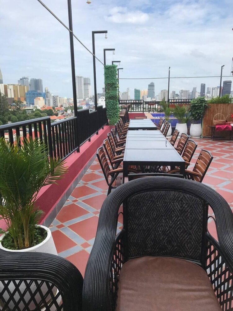 Daun Penh Palace Boutique