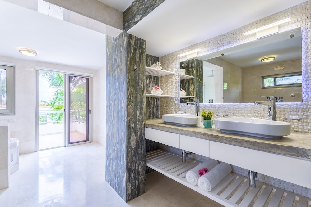 Villa Desiree 5BR Cocotal Luxury Villa Pool Maid