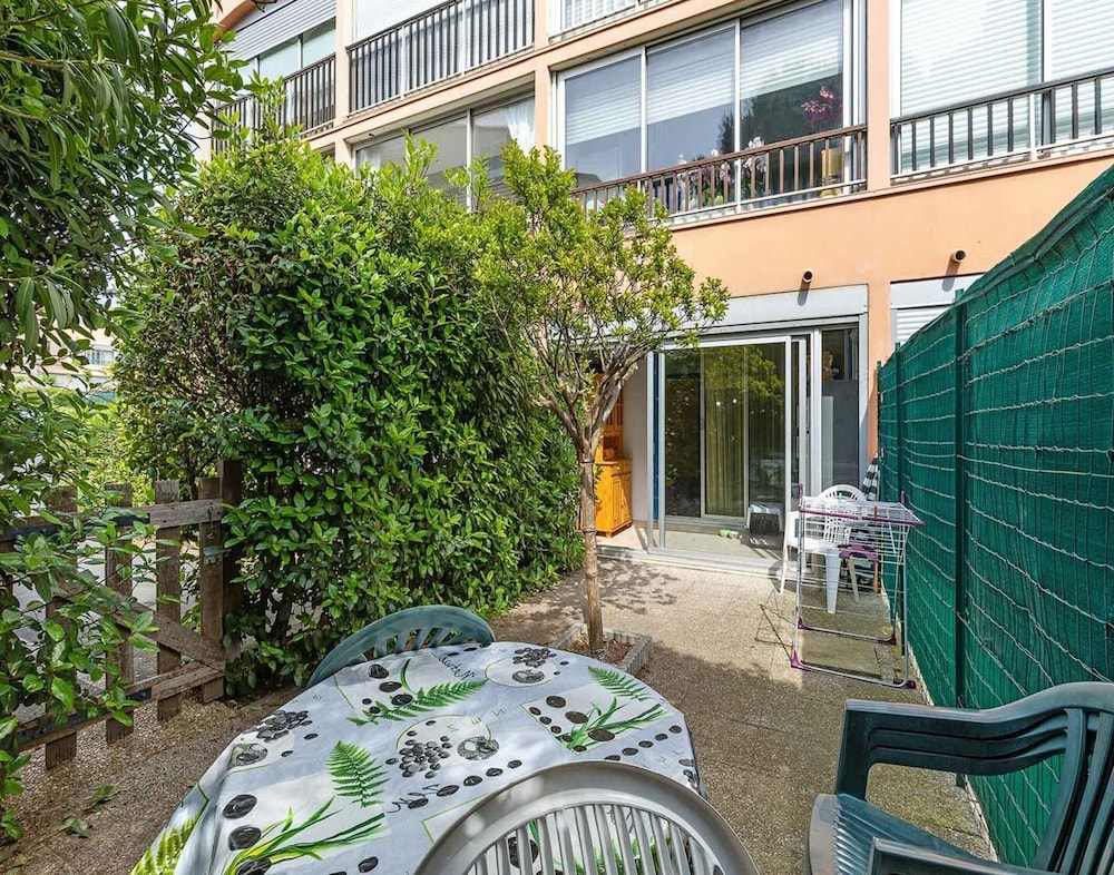 Cozy Stay Near the Beach