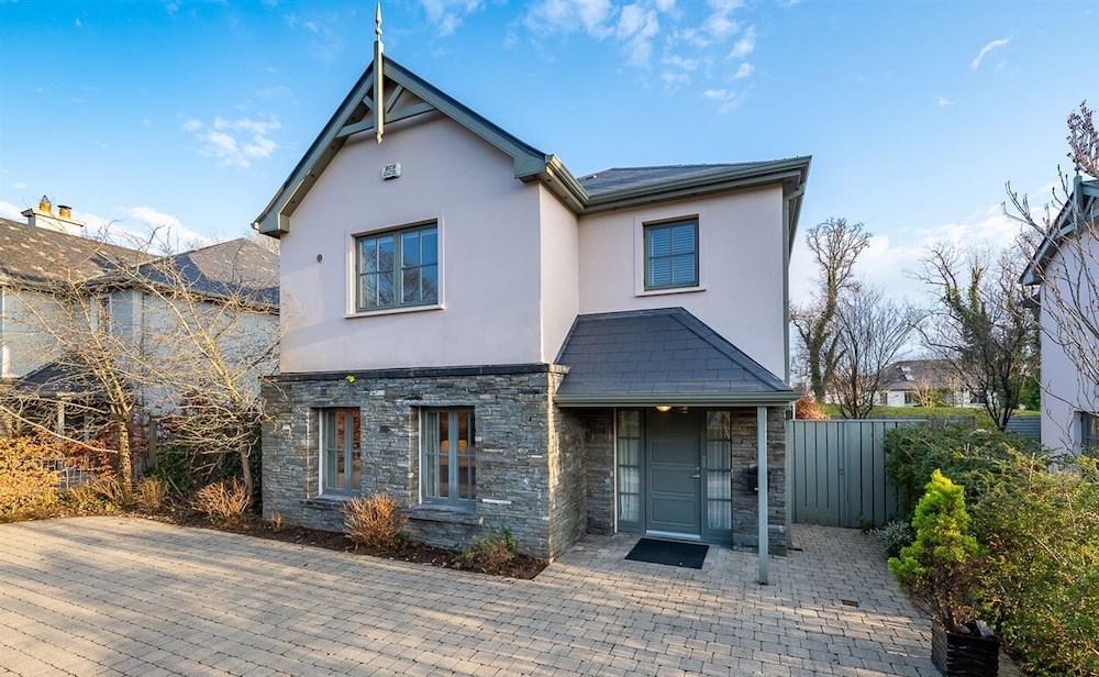Spacious Home to Sleep 6 Just a Short Stroll From Kenmare view 2