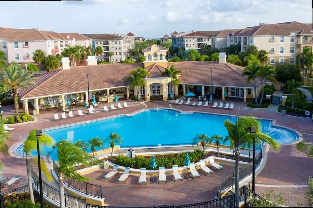 Spacious 2Bd Condo - Pool Hot Tub - Near I-drive