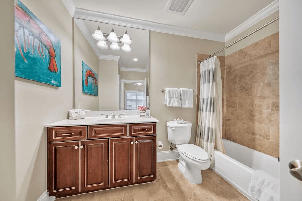 Salt Water Express by Avantstay Top Floor, Corner Unit Adagio