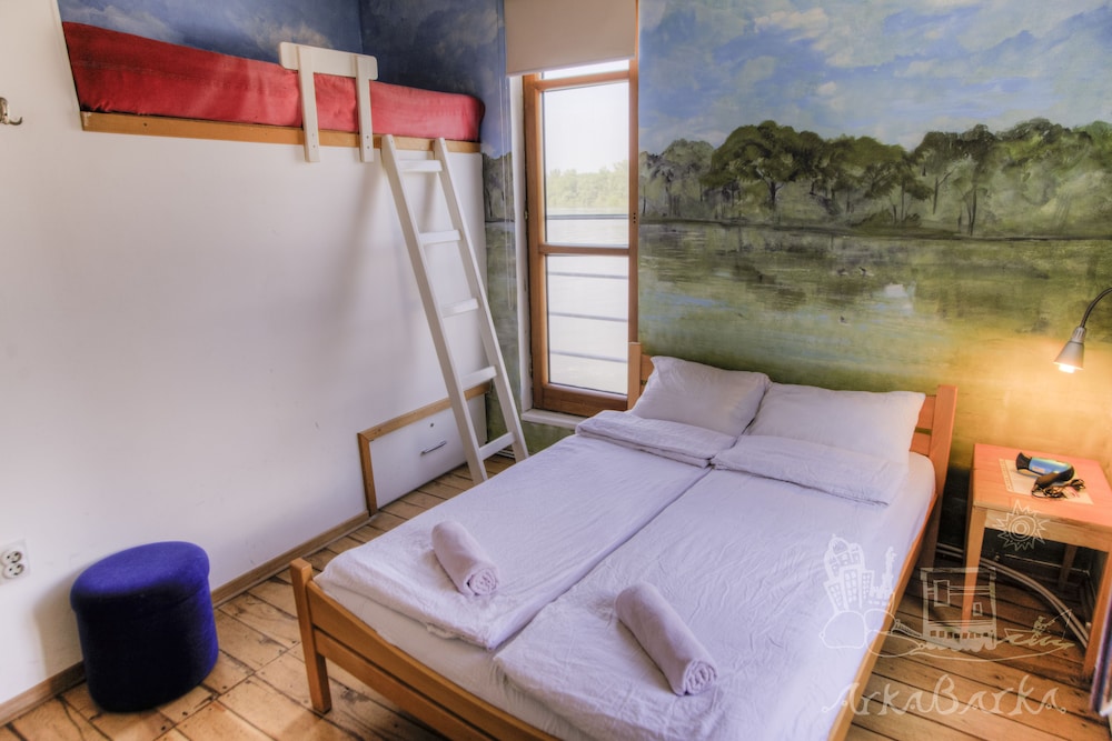 ArkaBarka Floating Hostel and Apartments