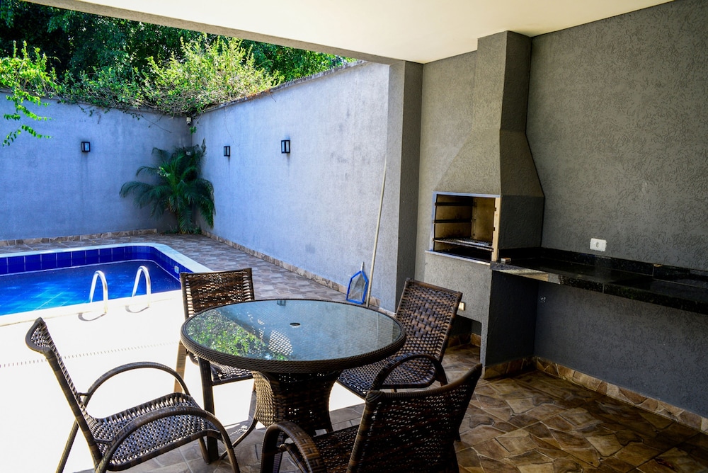 Casa c Piscina a 150m da Praia de Boi Ucanga