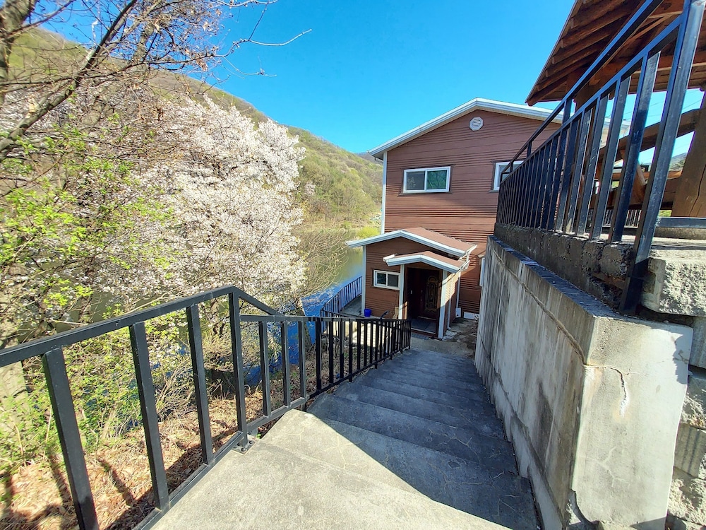 Mirinae Lakeside Marine Villa