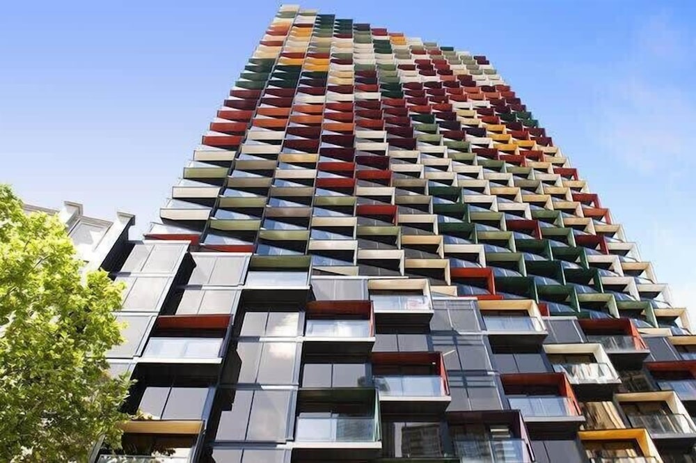 Cozy & Central 2BR Stay, Near Cbd, Free Parking